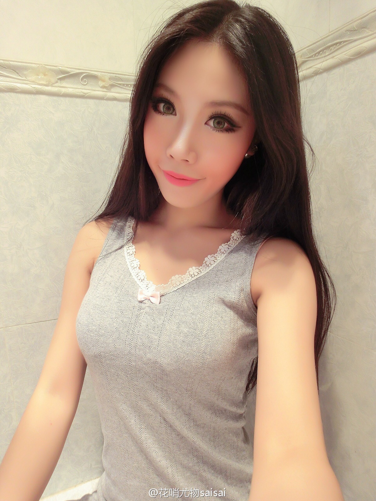 花哨尤物saisai的微博列表微女郎